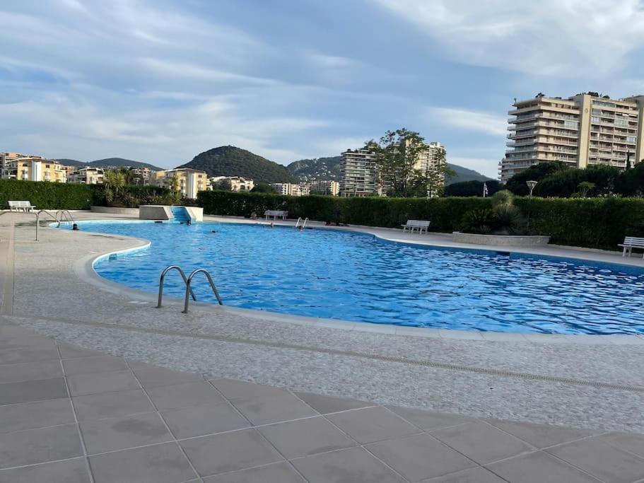 Studio Eleverca 3*- Rez De Jardin Terrasse - Axelle Loc'Appart Mandelieu Extérieur photo
